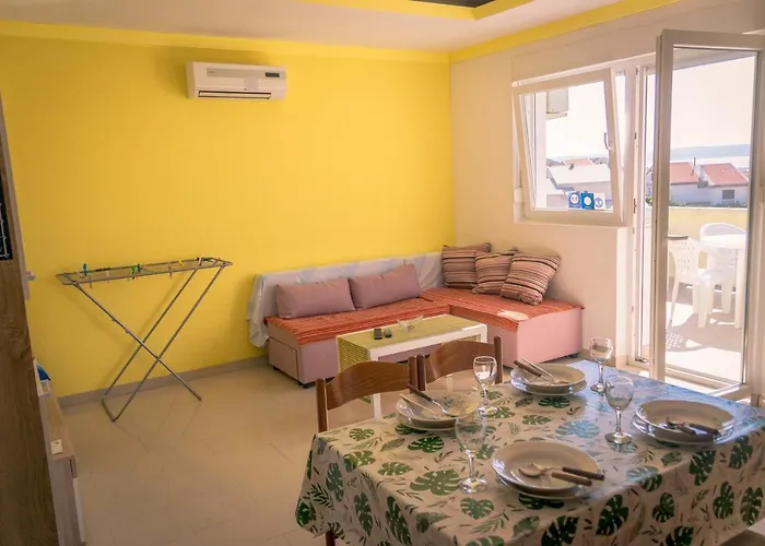 Elza アパート ポヴリャナ